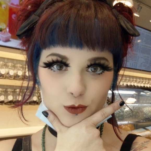 Meet your Posher, Kylie - Picture 3 of 4